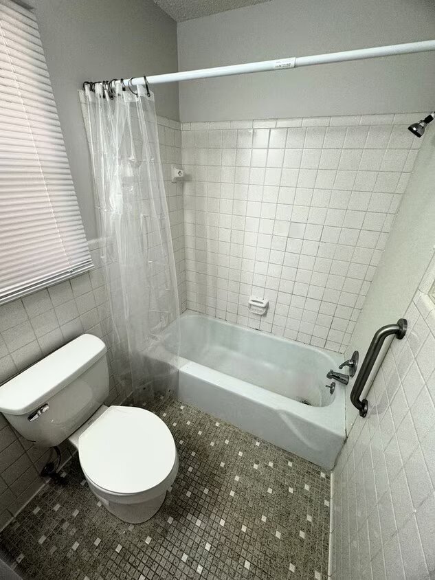 Foto del edificio - 208 Cloverleaf Dr