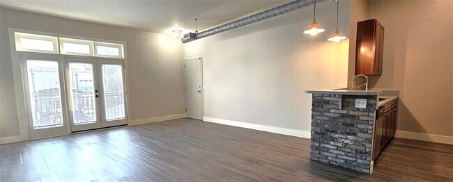 Building Photo - 502 Pryor St SW