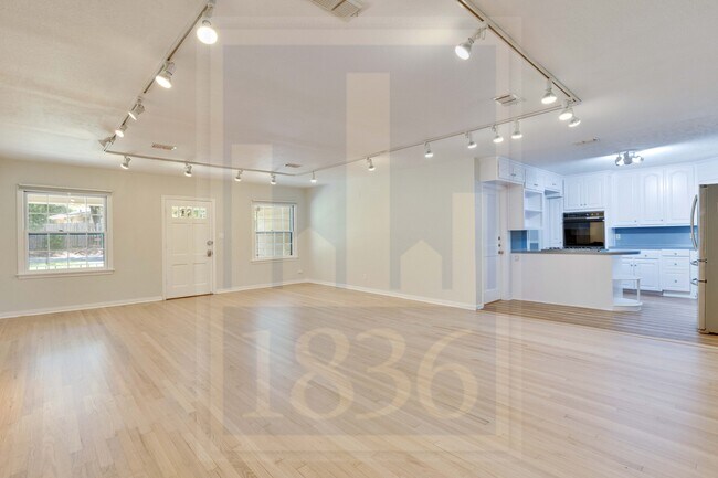 Foto del edificio - 2205 Sharon Ln