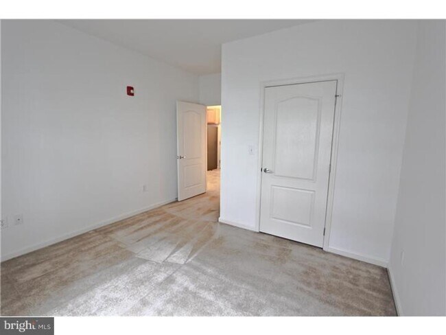 Foto del edificio - Modern 1 Bed Condo at The Grande | Garage Parking + Resort Amenities | Walk to Fayette St
