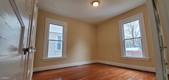 Building Photo - 3 br, 1 bath  - 180 Gilbert Ave 1st