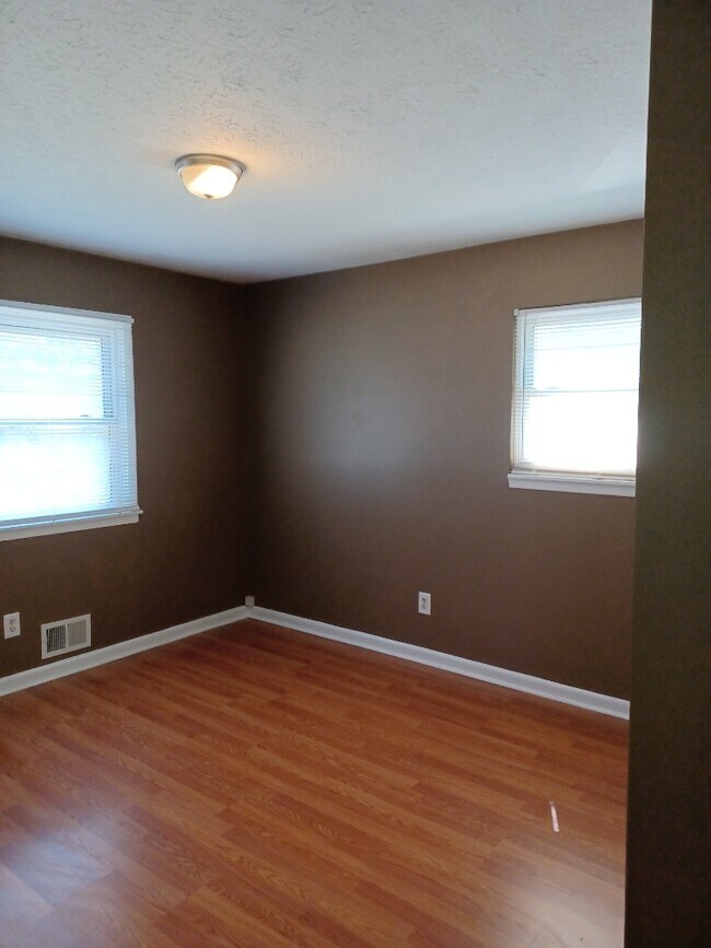 Foto del edificio - 6017 Randy Ln