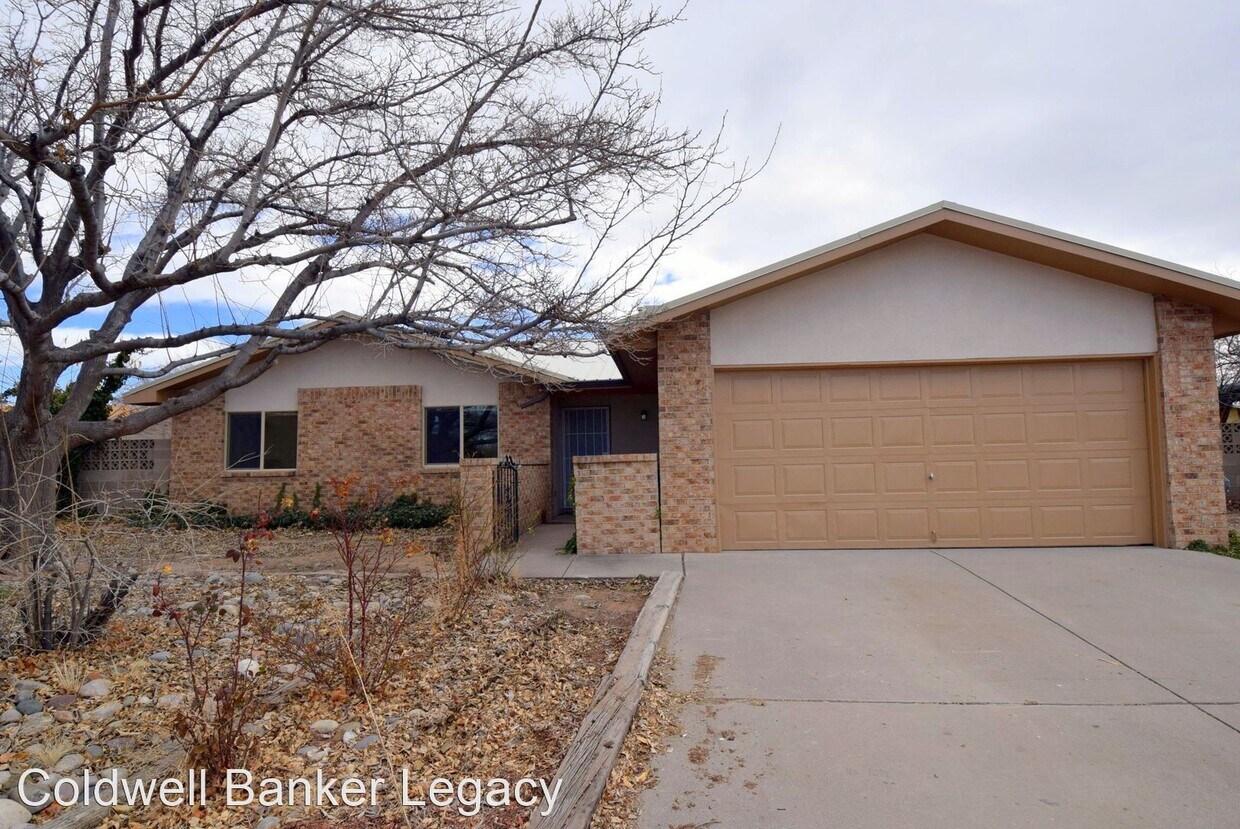 Primary Photo - 4 br, 2 bath House - 8800 Peony Ct NE