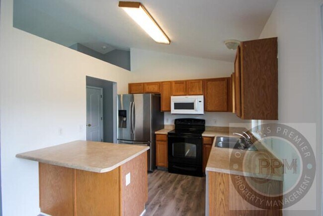 Building Photo - Beautiful 3Bd/2Ba Split entry in Omaha!