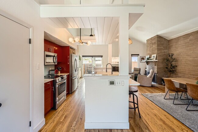 Foto del edificio - 4560 W 16th Ave
