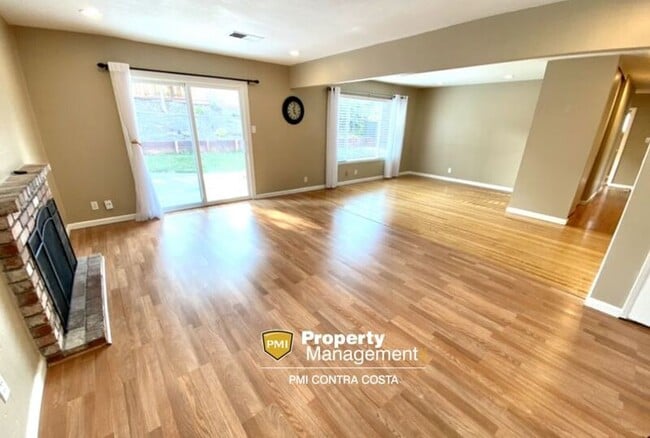 Building Photo - 2123 Elderwood Dr