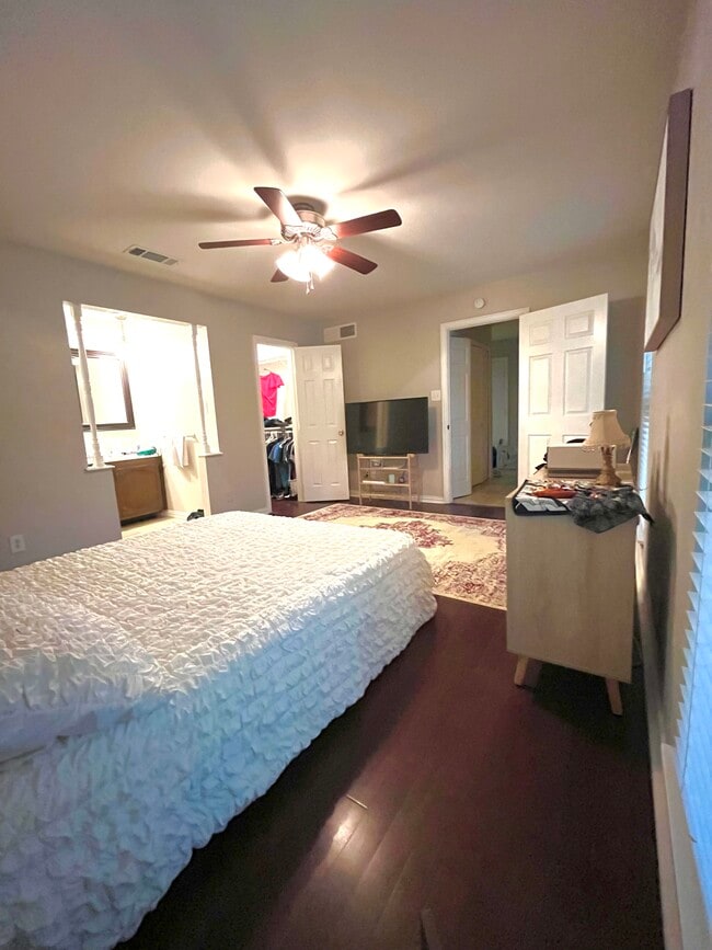 Foto del edificio - 3737 Hackberry Ln