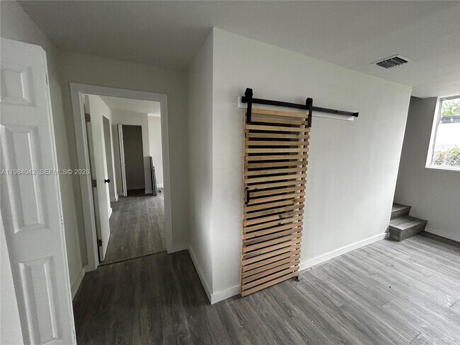 Foto del edificio - 4429 SW 21st St