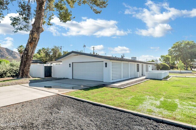 Building Photo - 5302 E Mitchell Dr