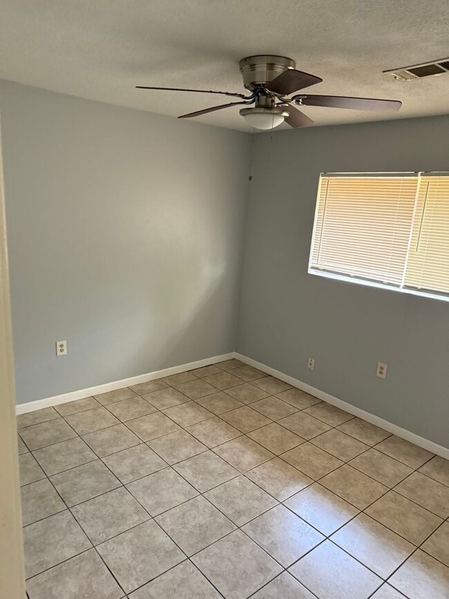 Building Photo - 3 Bedroom Single Family Home