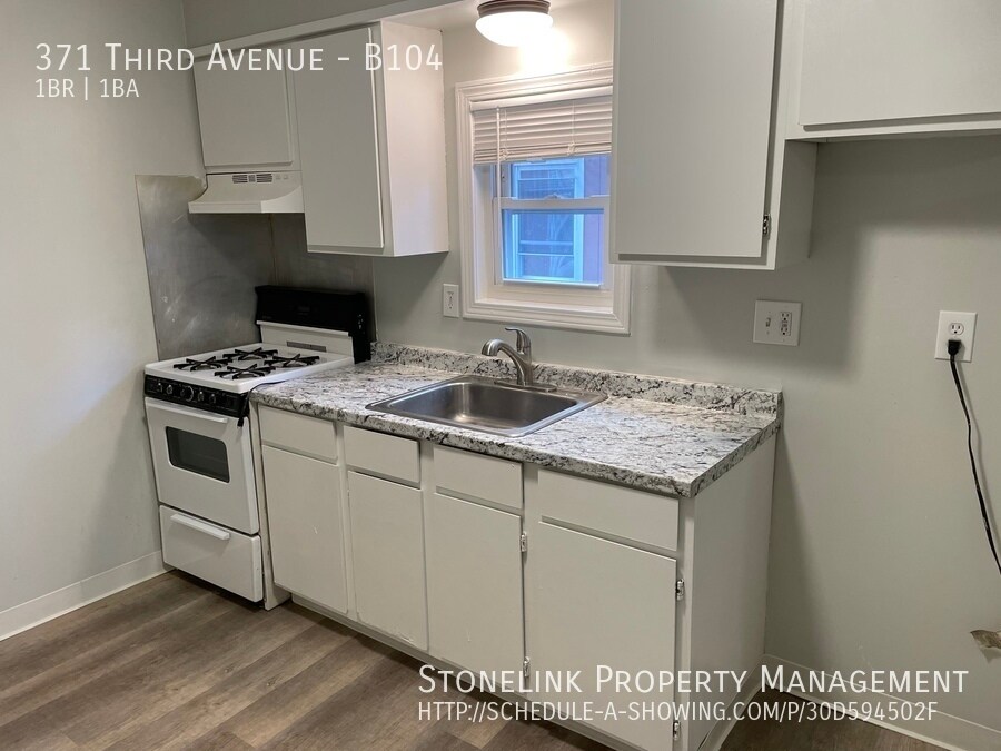 Primary Photo - 371 Third Ave