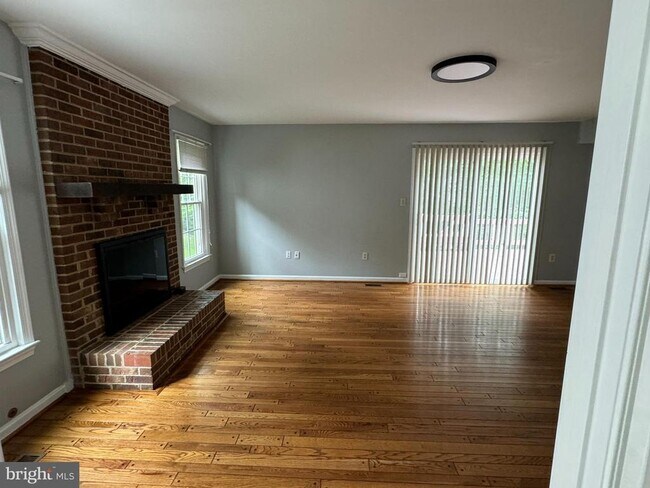 Foto del edificio - 12859 Valleywood Dr