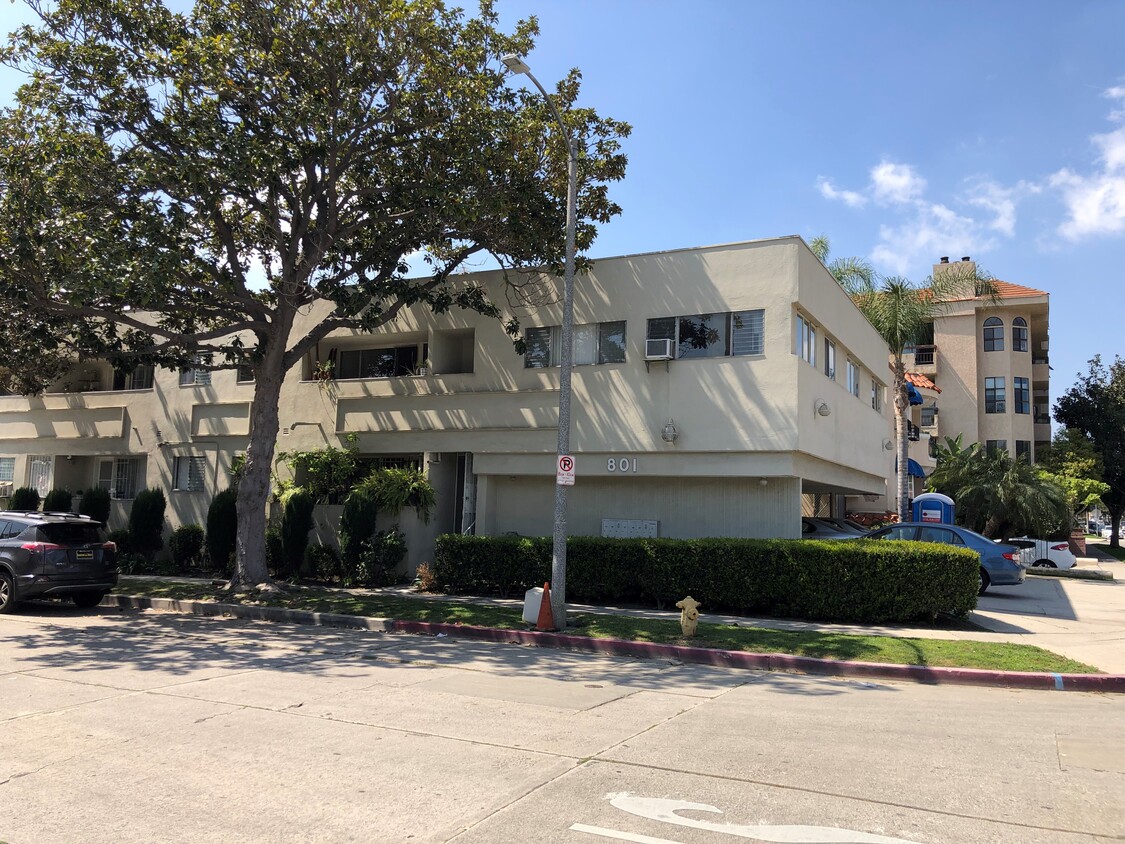 Foto principal - 801 S Sherbourne Dr