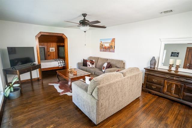 Foto del edificio - 5325 Sam Calloway Rd
