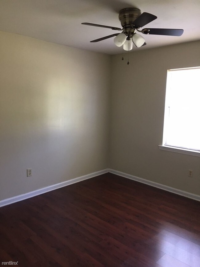 Building Photo - 3 br, 2 bath House - 2409 E Birch Dr