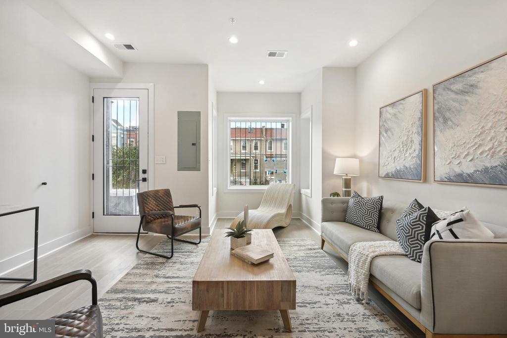 Foto principal - 3657 13th St NW