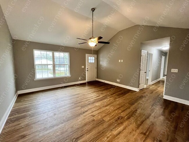 Building Photo - 4501 Crestway Dr