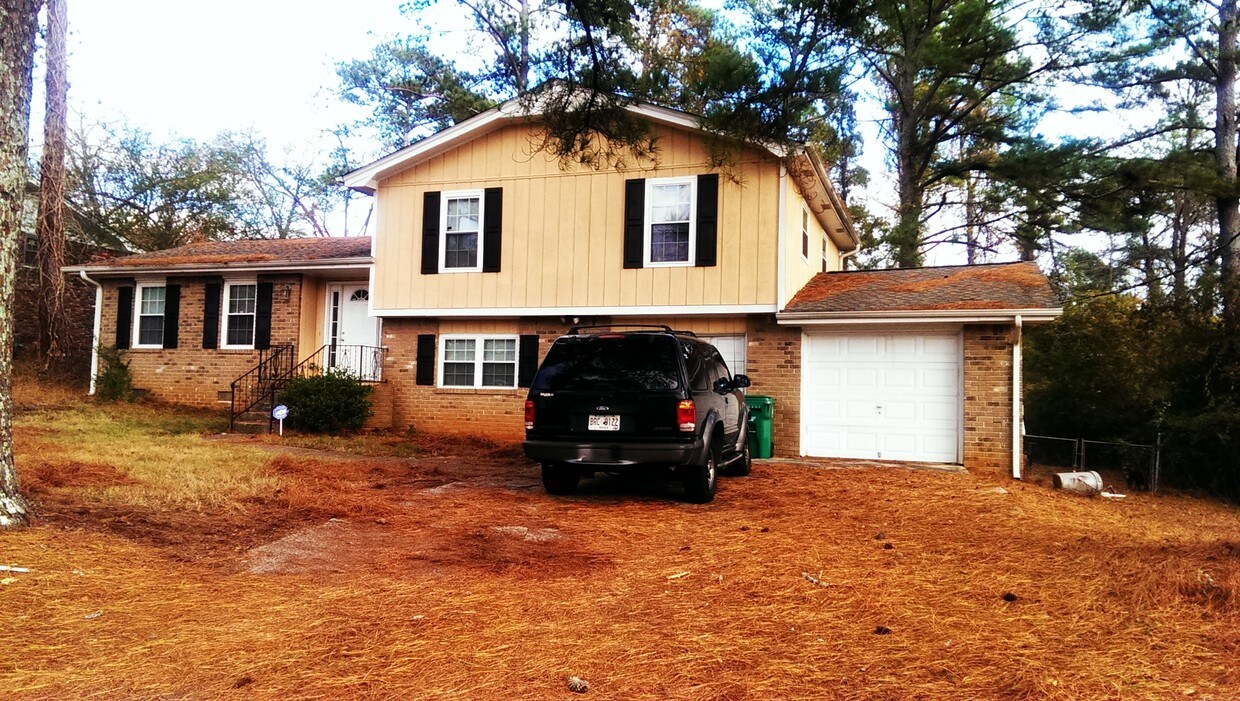 1952 Wellborn Rd, Lithonia, GA 30058 House Rental in Lithonia, GA