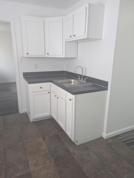 Foto del edificio - 25911 Michigan Ave