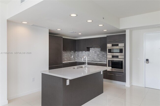 Foto del edificio - 7661 NW 107th Ave