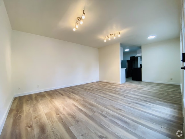 Living room - 1201 Radcliff Dr