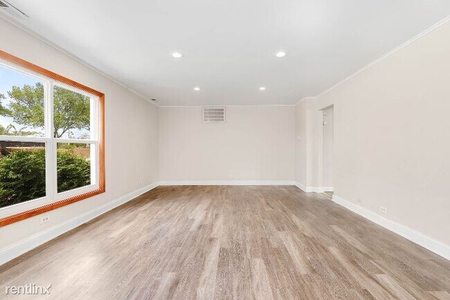 Building Photo - 3 br, 1 bath House - 2821 dempster