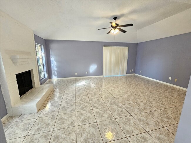 Building Photo - 16226 Villaret Dr