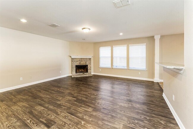 Building Photo - 2608 Terrace Dr