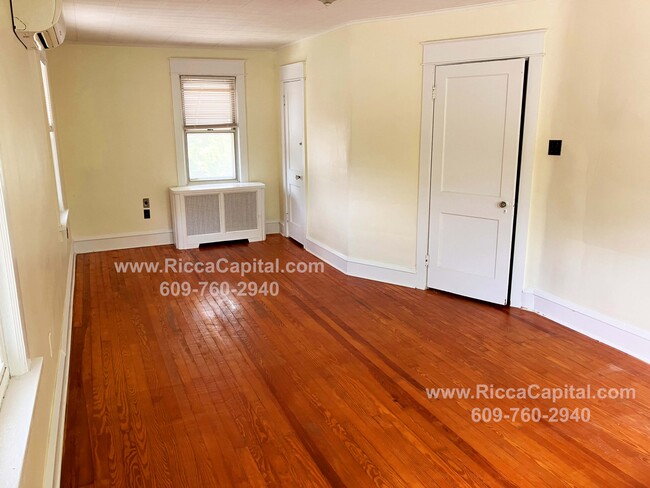 Building Photo - 579 13th St