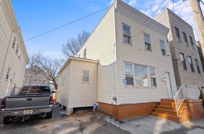 Foto del edificio - 173-175-175 Lembeck Ave