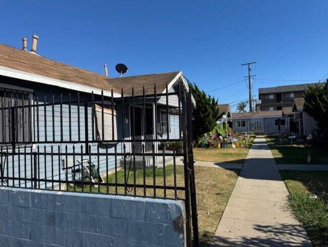 Foto del edificio - 2516 E Anaheim St