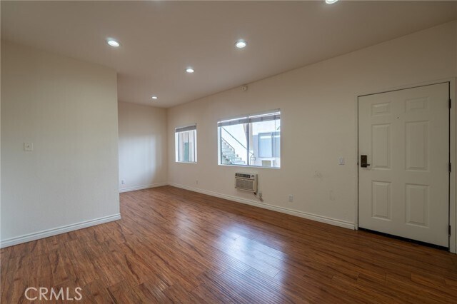 Foto del edificio - 10085 Tujunga Canyon Blvd