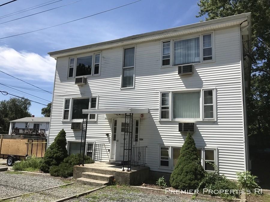 45 Marlborough St Unit 2B, Cranston, RI 02910 Room for Rent in