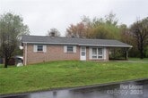 Foto principal - Home for Rent – Charming Mid-Century Brick...