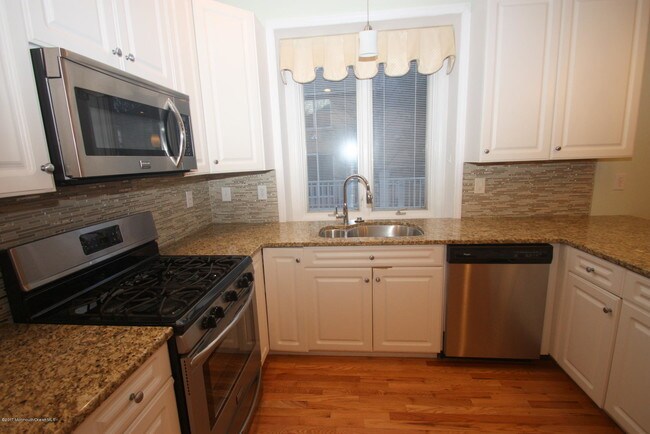 Building Photo - 108 Carmel Ct