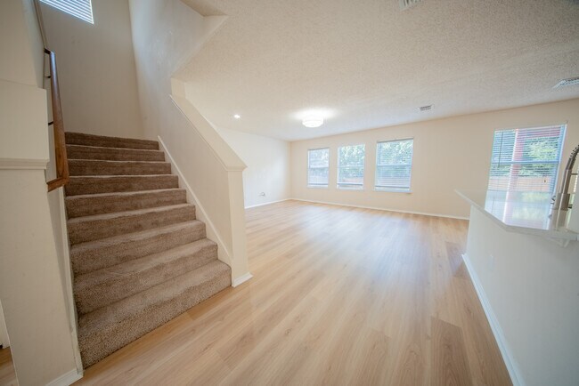 Building Photo - 1218 Post Oak Trail