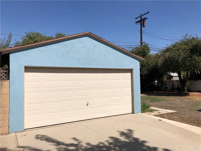 Building Photo - 1305 E Larkwood St