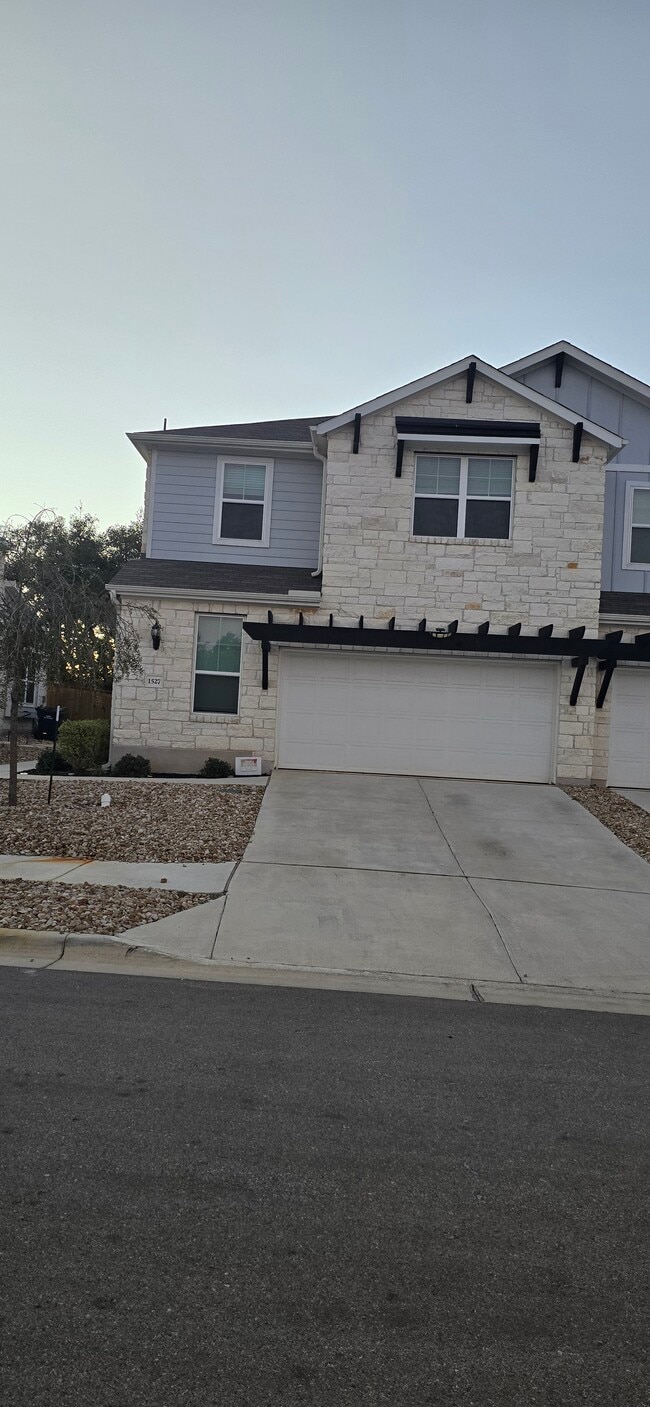 Building Photo - 1527 Fenton Hill Dr