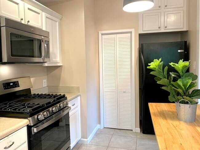 Foto del edificio - Charming 2 bedroom, 2 bath home, with deta...