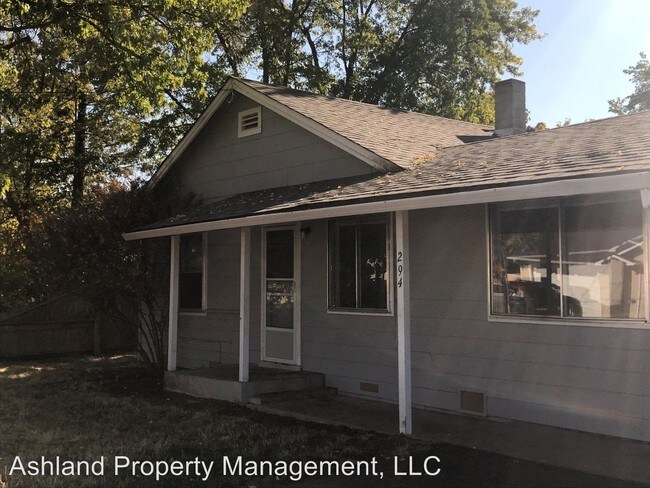 Building Photo - 3 br, 1 bath House - 294 De Barr