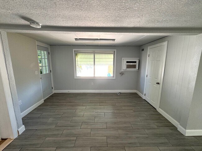 Foto del edificio - 515 49th Ave Terrace W