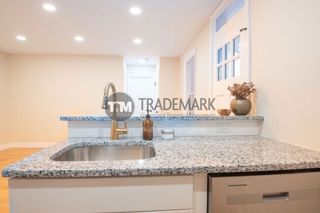 Foto del edificio - 323 N Mulberry St