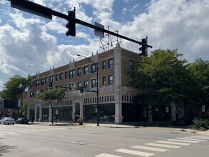 Building Photo - 1211 W Elmdale Ave