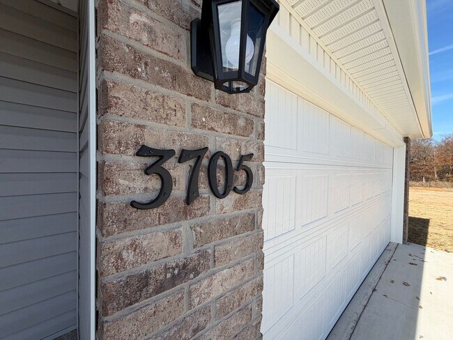 Foto del edificio - ***3705 N. Carmine Drive***