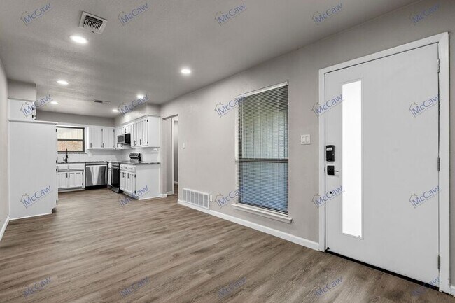 Building Photo - 1134 Estes St