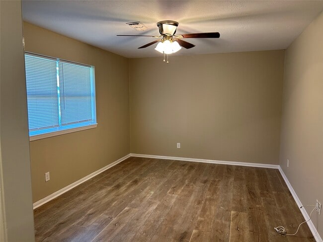 Building Photo - 2311 Willow Blvd