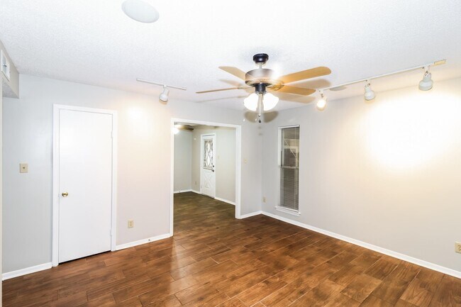 Building Photo - 2145 Bobolink Trail