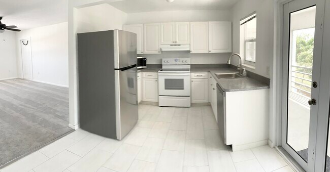 Building Photo - 3210 Meridian Way S