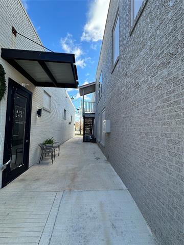 Building Photo - 205 S Locust St
