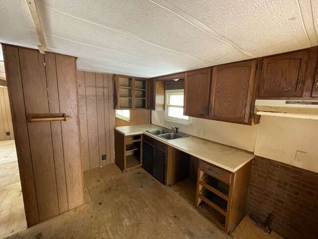 Building Photo - 1806 E Webster Rd